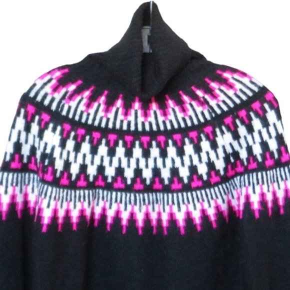 Line & Dot Black and Pink Patterned Turtleneck Sweater - Picture 4 of 12